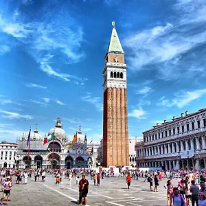  Сasa de vacaciones Raggio Di Sole Dietro Piazza San Marco Italia